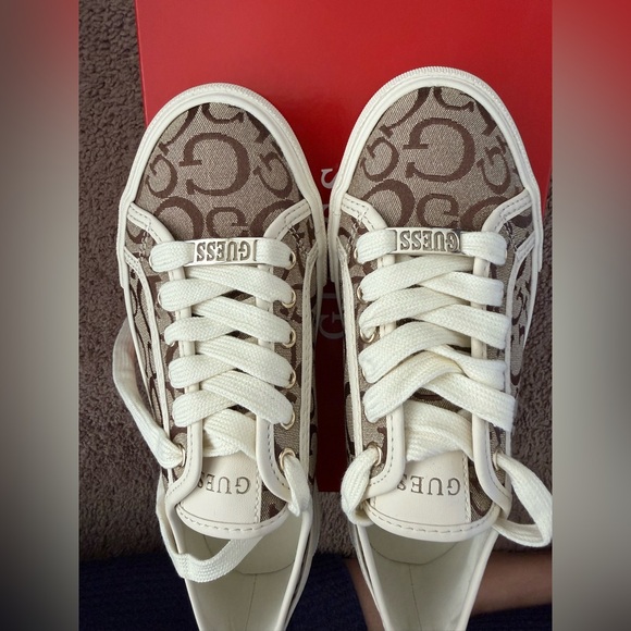 NEW IN BOX Guess Monogram Sneakers in Brown and White - Picture 5 of 7